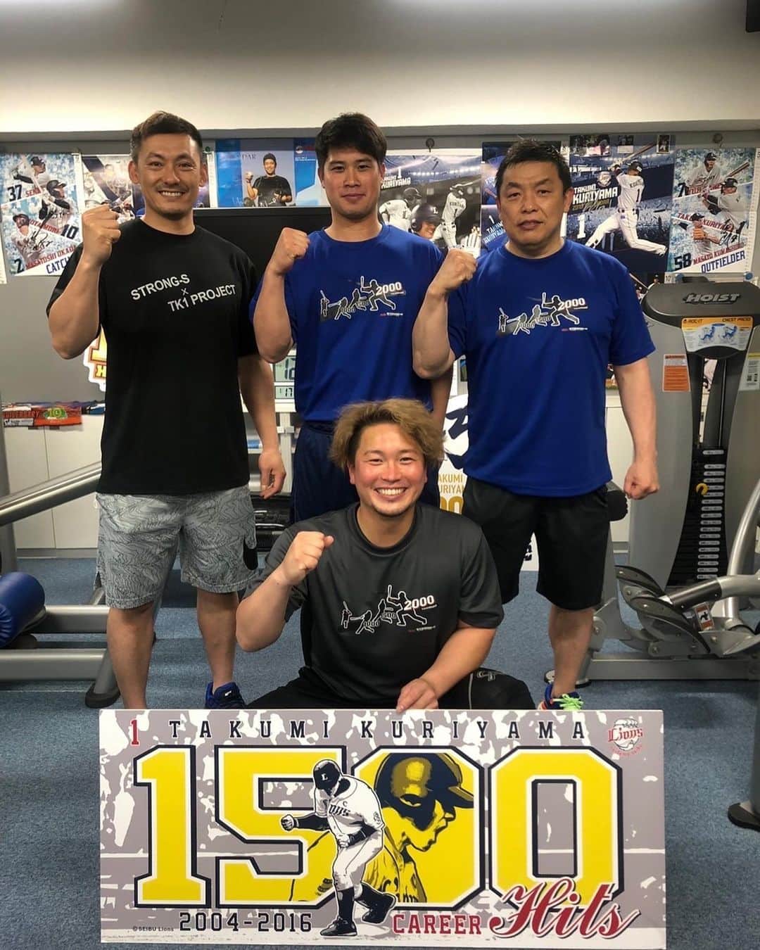 岡田雅利のインスタグラム：「はい！！岡田です！😍㊗️1500安打達成です😍この前2000本なのに1500本に減りました！！☝🏻☝🏻すいません😰 いよいよ自主トレも終盤になってきました、、、明日トレーニングきついらしいです、、、今日寝れないです、、、😱😱😱 怖いです、、、 おやすみなさい😴💤❤️ #ストロングス  #トレーニング終わったら #堀口文宏の野球ロスが止まらないっ！ ＃見てくださいねー！😍㊗️ #チケット買ってないとか言わさないよ、、、🥲」