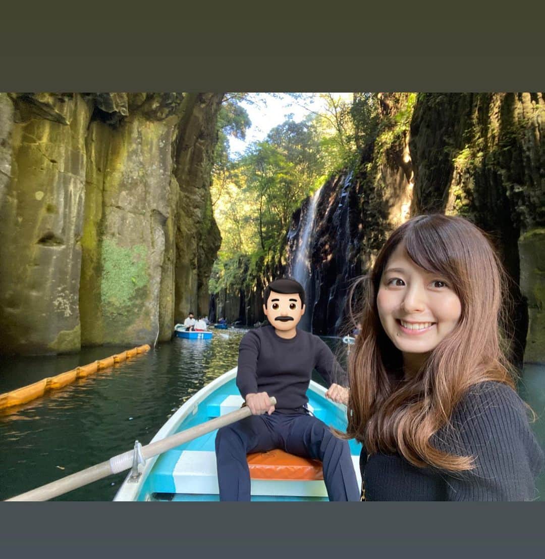 中島遥のインスタグラム：「来たからには、もちろんボートにも乗りました🚣‍♂️✨ いやもう、本当神秘的すぎる😳 カモも泳いでて、可愛かった🦆  #宮崎旅行#高千穂#高千穂峡 #旅行#travel#宮崎県#絶景#お出かけ#宮崎グルメ #撮影#portrait#ファインダー越しの私の世界#東京カメラ部#カメラ#一眼レフ#フォロー#カメラ女子#自然#follow#japan#いいね#コメント#ありがとうございます#japanesefood」