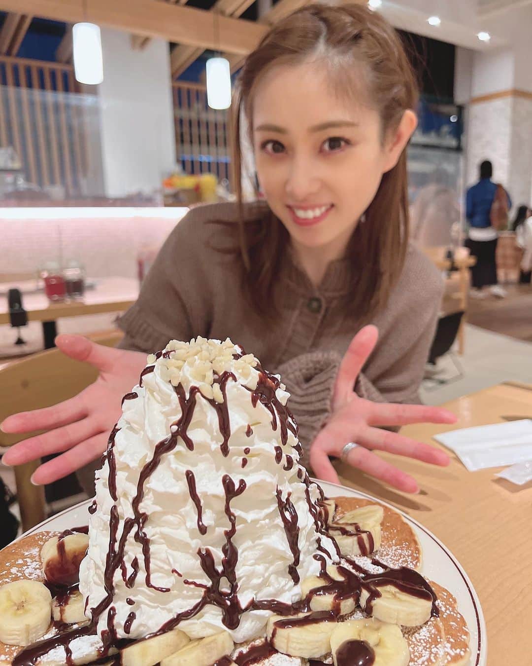 野田彩加さんのインスタグラム写真 - (野田彩加Instagram)「さすがに1人で全部は食べれなかったけど🤣❤️🥞 美味しかったー🤤 #pancake #eggsnthings」1月20日 23時42分 - aya.205