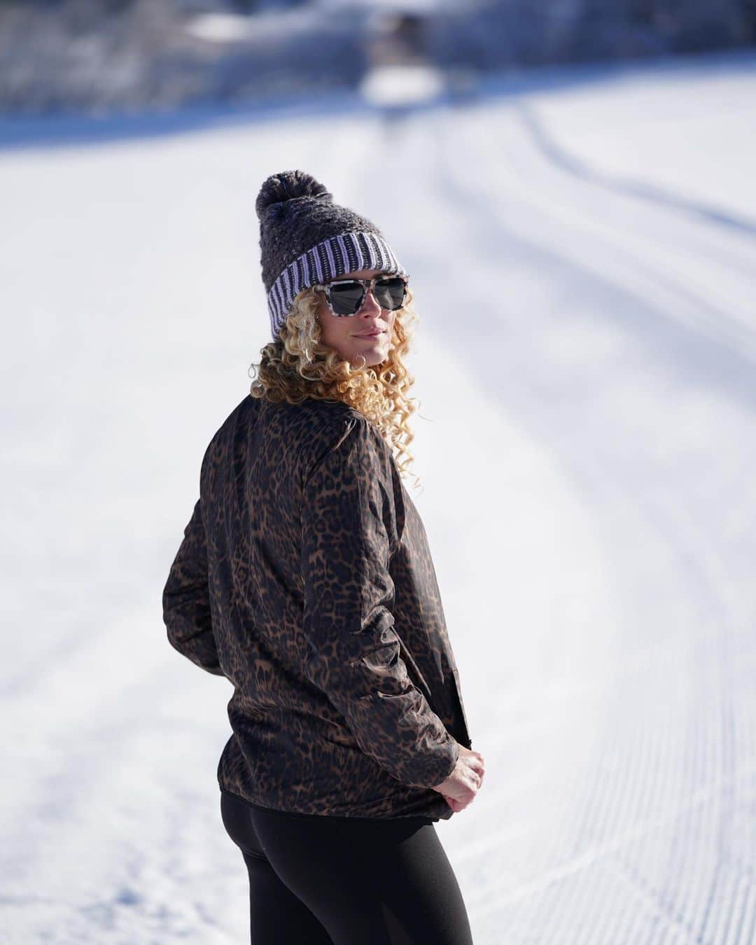 リンゼイ・ジャコベリスのインスタグラム：「Ready to Rodel! 🛷」