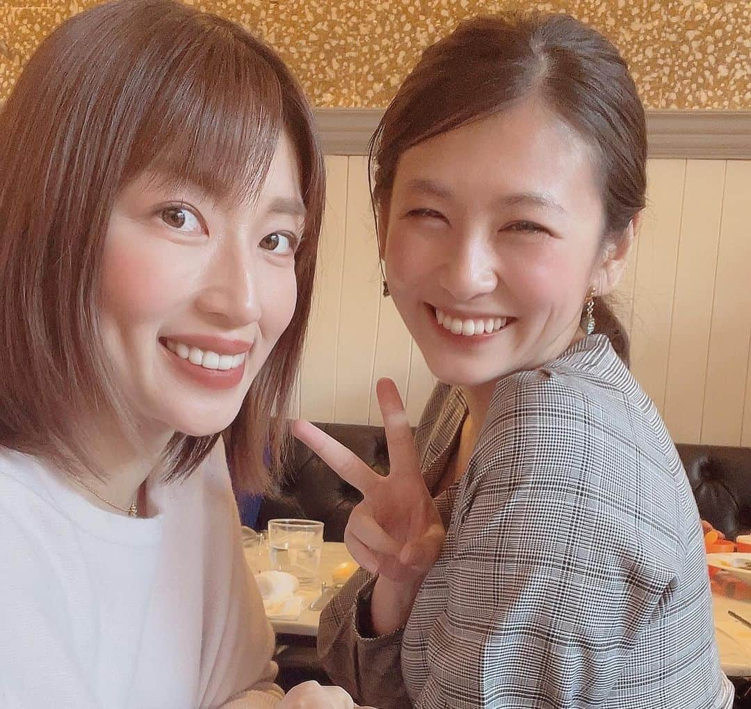 庄司ゆうこさんのインスタグラム写真 - (庄司ゆうこInstagram)「今日は久しぶりに東京美女経営者会のメンバーでランチ会でした❣️ 東京美女経営者会は2013年に立ち上げて、もう9年がたちます✨✨ 当時私は同世代の女性経営者が周りに全然いなくて、先輩女性経営者さんからは可愛がって頂いたりしたのですが、やっぱり気軽に相談出来る20代で頑張ってる女社長と仲良くなりたいという思いがあり、東京美女経営者会、略してTBKを立ち上げました🤗今はもう50名の女性経営者さんが登録してくれていて、会社のジャンルは被らないようにしています✨ もう9年たっているのでほとんどのメンバーが30代後半になりましたが、、🤣 とにかくみんな綺麗でサバサバしていて明るい子たちばかりで会うとパワーもらえるし、凄くいい刺激になります✨ そして今までにも何度かテレビ取材が来てTBKでテレビに出たことはありましたが、今回もいきなりオファーが来て、ちょうどランチ会に潜入してもらい地上波で特集して頂くことになりました🤗 放送はまだ先になるのでまた詳しく決まったら告知しまーす(^^) #東京美女経営者会#tbk#ランチ会#恵比寿ランチ#レジャーノ#女性起業家#女性起業家とつながりたい#アラサー#アラフォー#結婚#出産#みんなハッピーになっていく」1月20日 23時49分 - yuko.shoji