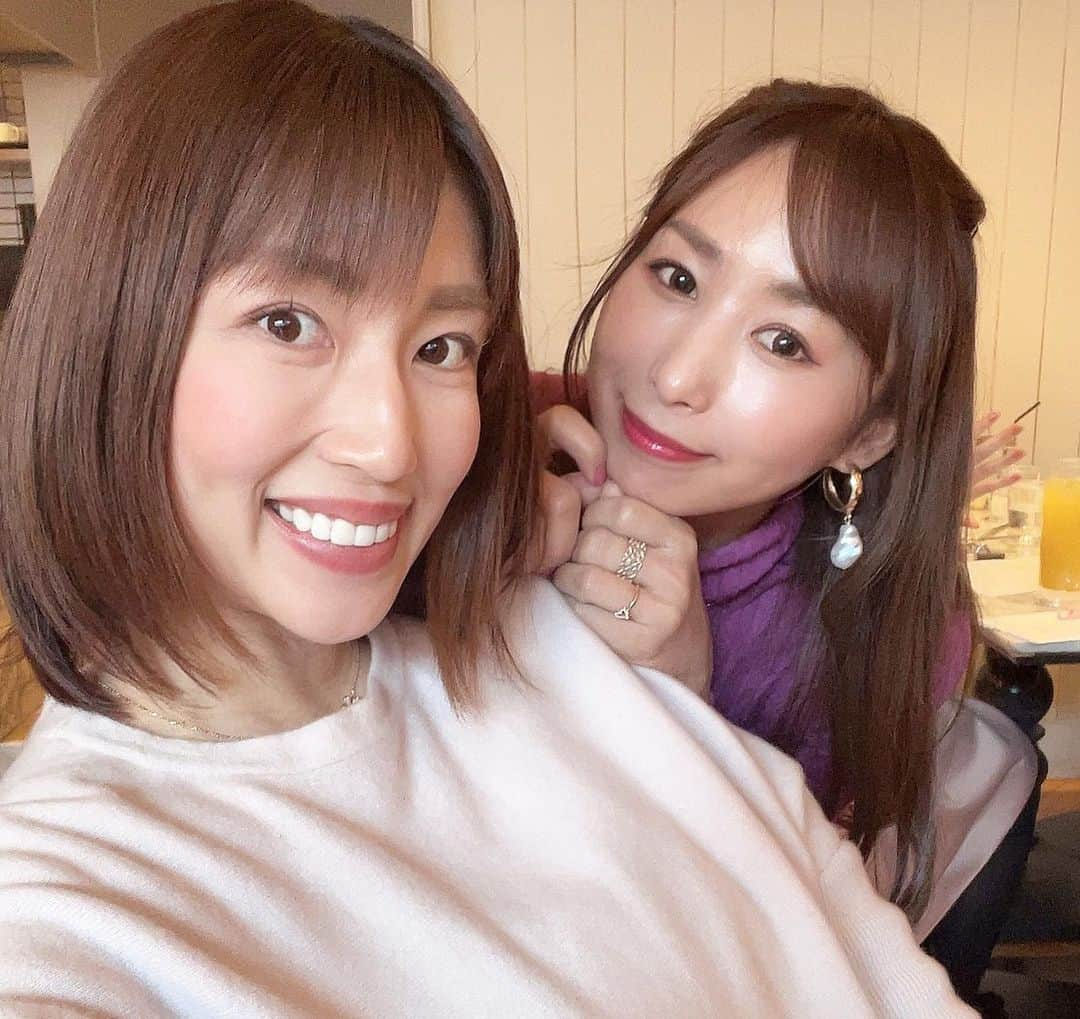 庄司ゆうこさんのインスタグラム写真 - (庄司ゆうこInstagram)「今日は久しぶりに東京美女経営者会のメンバーでランチ会でした❣️ 東京美女経営者会は2013年に立ち上げて、もう9年がたちます✨✨ 当時私は同世代の女性経営者が周りに全然いなくて、先輩女性経営者さんからは可愛がって頂いたりしたのですが、やっぱり気軽に相談出来る20代で頑張ってる女社長と仲良くなりたいという思いがあり、東京美女経営者会、略してTBKを立ち上げました🤗今はもう50名の女性経営者さんが登録してくれていて、会社のジャンルは被らないようにしています✨ もう9年たっているのでほとんどのメンバーが30代後半になりましたが、、🤣 とにかくみんな綺麗でサバサバしていて明るい子たちばかりで会うとパワーもらえるし、凄くいい刺激になります✨ そして今までにも何度かテレビ取材が来てTBKでテレビに出たことはありましたが、今回もいきなりオファーが来て、ちょうどランチ会に潜入してもらい地上波で特集して頂くことになりました🤗 放送はまだ先になるのでまた詳しく決まったら告知しまーす(^^) #東京美女経営者会#tbk#ランチ会#恵比寿ランチ#レジャーノ#女性起業家#女性起業家とつながりたい#アラサー#アラフォー#結婚#出産#みんなハッピーになっていく」1月20日 23時49分 - yuko.shoji