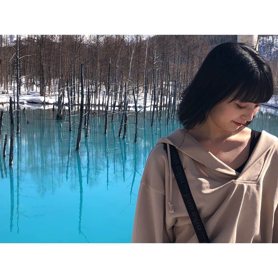 長尾寧音のインスタグラム：「💙 ⁡ ⁡ ⁡ ⁡ アメトーーク!の北海道芸人 私も出たいと思いながら 楽しく見させていただきました☺️ ⁡ ⁡ ⁡ 上京する前の最後にママと一緒に行った ドライブの目的地が青い池でした☺️💙 ⁡ ⁡ ⁡ ⁡ めちゃくちゃ加工してます。 (全くしてません)😳 ⁡ ⁡ ⁡ ⁡ #北海道 #北海道芸人」