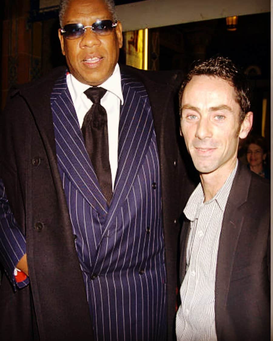 マーティン グラントのインスタグラム：「When I moved to Paris, early 90s, André took me under his wing.   My 1st show was in my store in the Marais - as tiny as a box of matches. Naomi Campbell modelled - thanks to my champion - my career in Paris - launched.  Through André, I also met my dear friend, Lee Radziwill. The last time I saw him; at her funeral. We spent that day together.  André was everything everyone says about him; elegant,  extravagant, exuberant, intelligent. André was funny, we would hoot with laughter.  André was also a sweet, sensitive, dear man who I already miss terribly.  The world is a duller place without you but you left a HUGE indelible mark. Goodbye, dear friend Thank you - For all of it.」