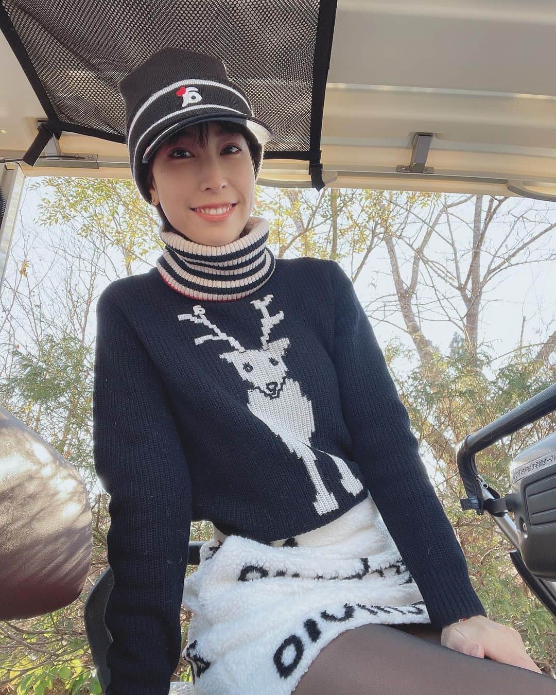 米澤有さんのインスタグラム写真 - (米澤有Instagram)「寒い日のあったかコーデ😚 とにかくモコモコ☁️❄️ #winter #winterfashion #mocomoco #archivio #golf #golfgirl #fashionstyle #monotone」1月21日 4時49分 - yu.u.yonezawa