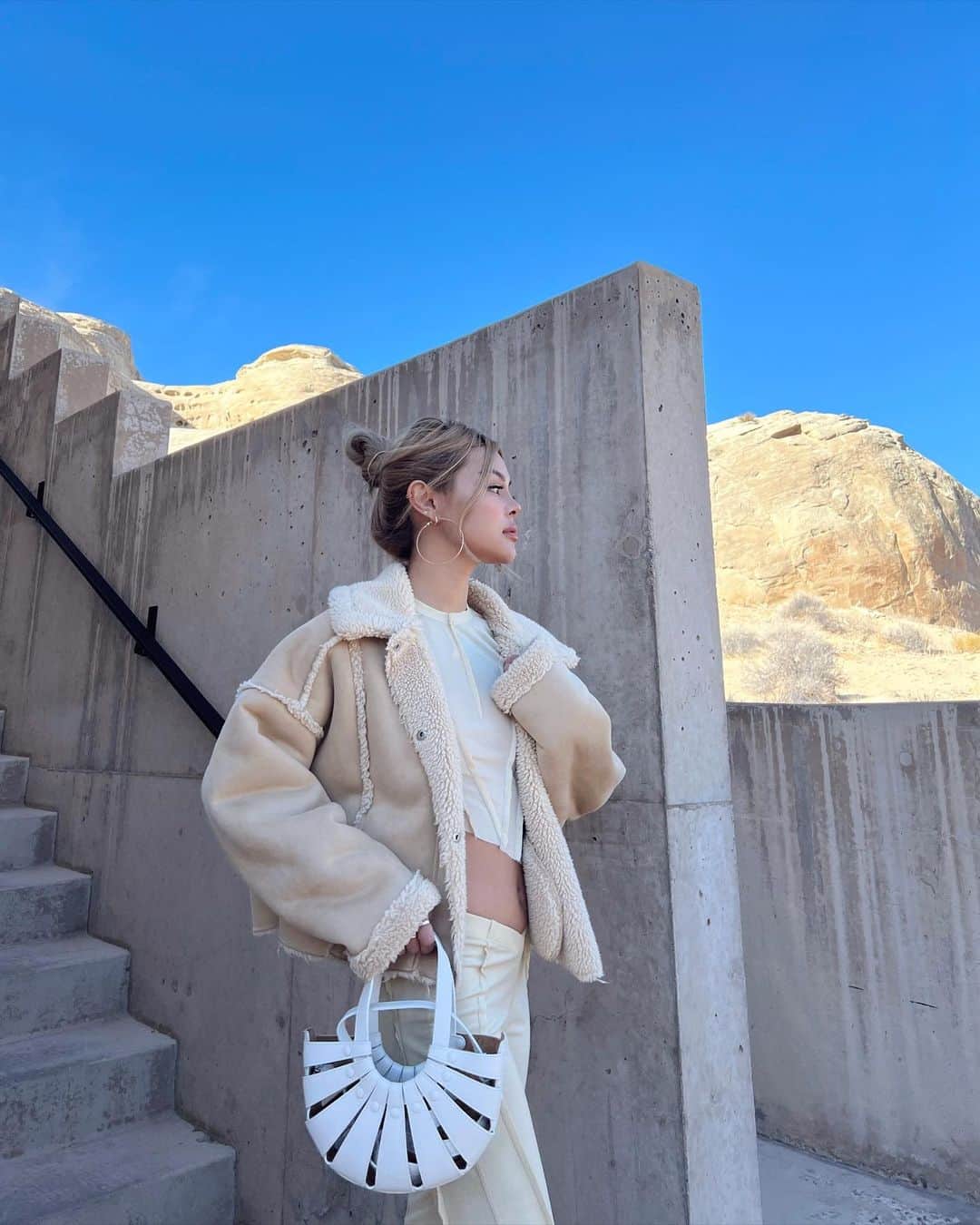 リリーマイマックのインスタグラム：「My new bag! 🕊Isn’t this Bottega so cute 🥺 from @cosette.com.au use code LILY2022 to get $100 off site wide (orders >$800) valid til 31 Mar 22 😇 .AD」