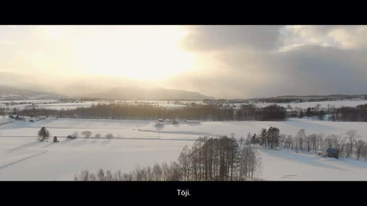 Grand Seikoのインスタグラム：「Tōji. Mid Winter in Japan’s twenty-four seasons. In the crisp cold, the setting sun gently embraces the snowy landscape. #grandseiko #thenatureoftime #sbge269 #toji」