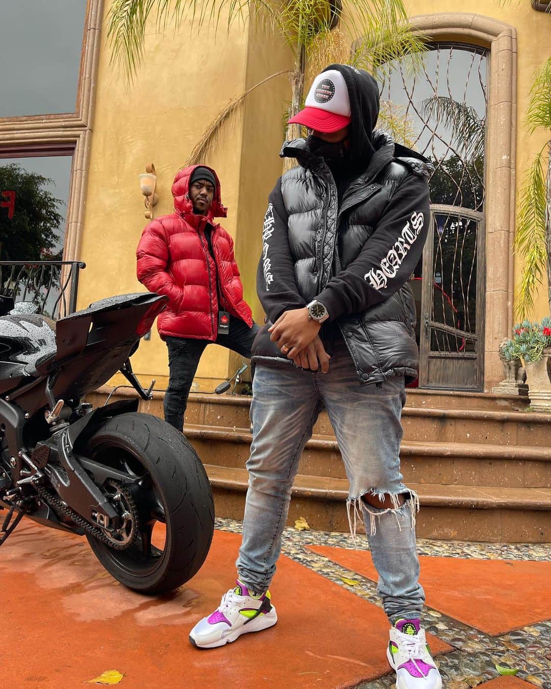 カイル・マッセイのインスタグラム：「If We Move To Fast We Break Things…  If We Move Too Slow We’ll Miss Things. However NOT Moving Is Not A Option…. @chrismasseytmb 📸 @125kash Canada drip @toboggancanada ✨✨🏠」