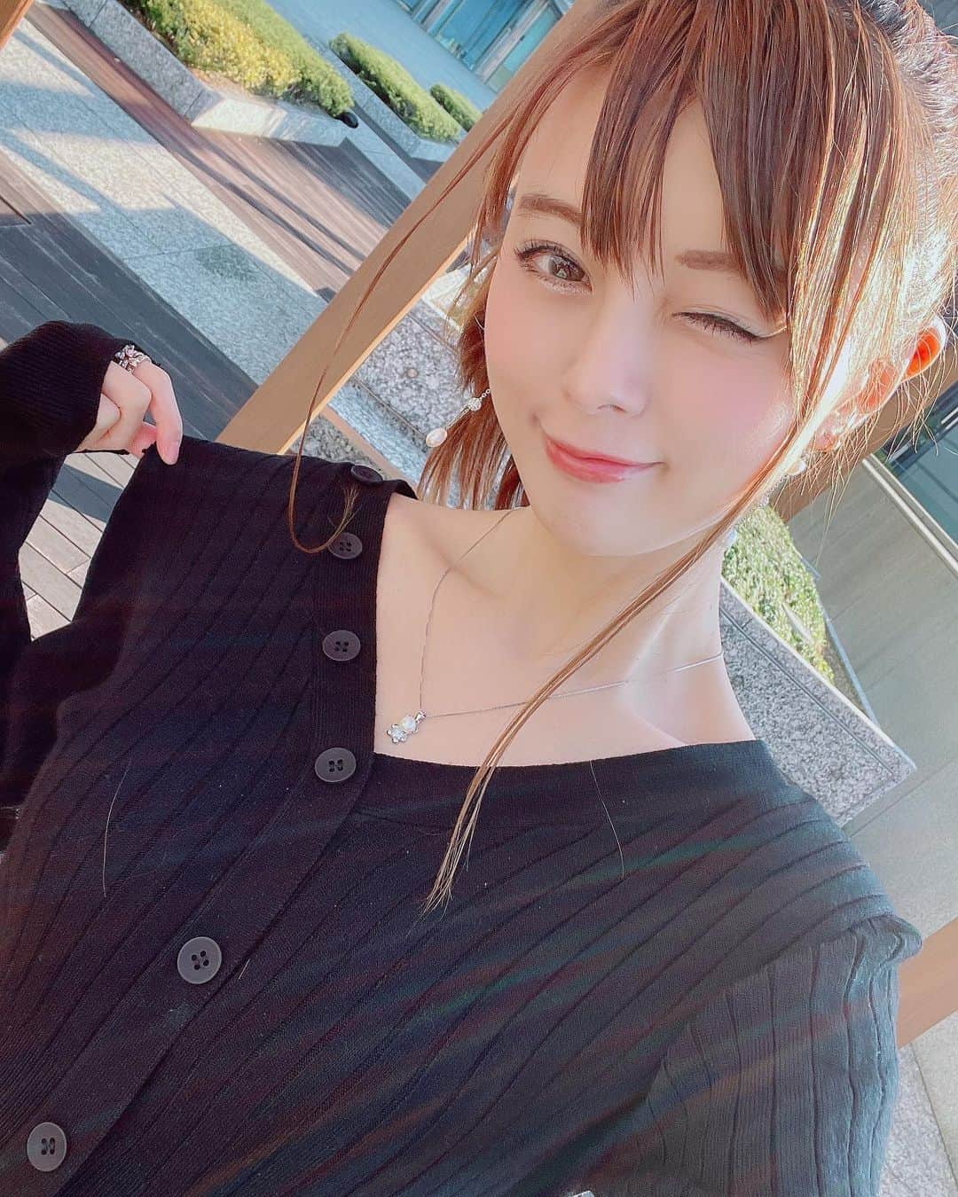 satomiさんのインスタグラム写真 - (satomiInstagram)「今日のコーデ💕 ・ お仕事納めもそろそろ✨ Valmuerの大人可愛いワンピ👗 ・ スタイルよく見えるからお気に入り！ 会社員してます👓 ビジネスカジュアル👗 ・ ✼••┈┈┈┈┈••✼ 👗→ @valmuer_snap @valmuer_official  ・ URL→ http://online.valmuer.com ・ ✼••┈┈┈┈┈••✼ ・ #Valmuer #valmuer_official #今日のコーデ #ニットワンピ #綺麗めコーデ」12月28日 9時48分 - saatoomii47