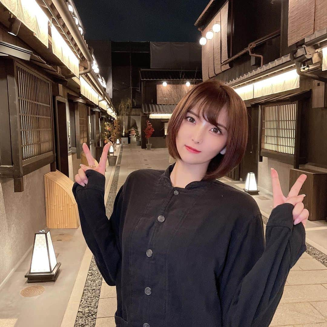 ききまるさんのインスタグラム写真 - (ききまるInstagram)「Kyoto👘🇯🇵 . . 【  Nazuna 京都 椿通 】  @nazuna.official  . 京都駅から車で10分🚗 . 築110年以上の町家が立ち並ぶ約1,400平米の路地一体を1つの宿に改修した全23室の旅館✨ . 1階にはベッドと露天風呂、 2階には畳の和室。 . 客室露天風呂付きで贅沢な一夜を過ごせました❤︎ . . 📍京都市下京区高辻通大宮西入坊門町838 . .  . . #温泉旅行 #温泉女子 #温泉旅館 #温泉宿 #温泉好きな人と繋がりたい #温泉巡り #客室露天風呂　#客室露天風呂付き #nazuna京都椿通 #nazuna #pr #京都ホテル　#京都　#京都旅館　#露天風呂付き客室」12月28日 11時12分 - kikigram_97