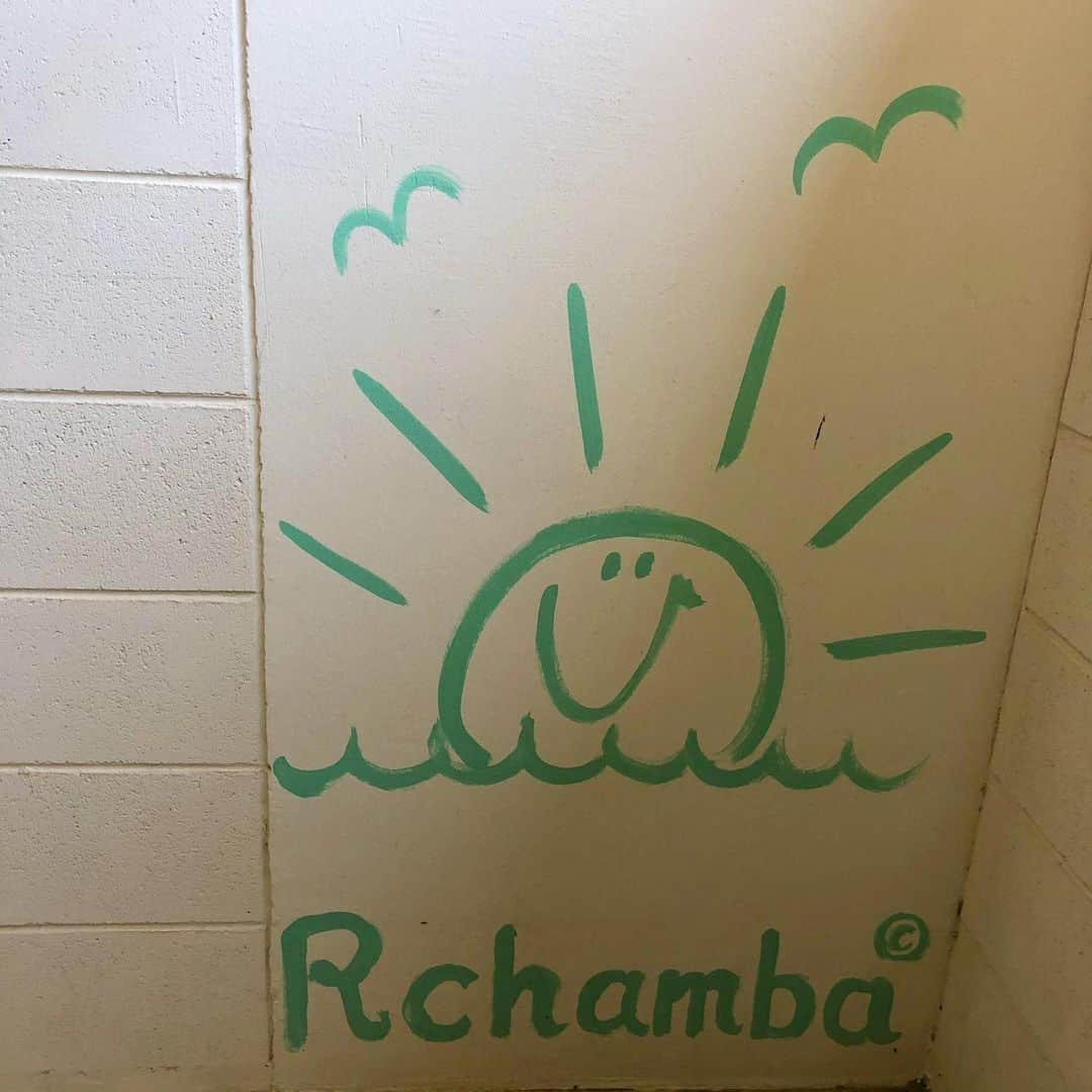 田中律子さんのインスタグラム写真 - (田中律子Instagram)「沖縄の私のヨガスタジオ🧘‍♀️🌞  『R chamba 』アールチャンバ いよいよ1月のレッスンが少しずつ決まってきました✨  RITSUKOリツヨガ¥3500  参加は女性のみになります🧘‍♀️ 1月8日 10：30〜11：30 🈵になりました🙏 1月9日 10：30〜11：30 🈵になりました🙏  かずみん @happyyogalifeokinawa  1月27日 10：00〜11：15  定員8名になります🧘‍♀️ こちらに参加したい方はコメントまたは、DM下さい📝定員になり次第募集終了になります🙏ずっとやりたかったスタジオ運営がやっとこさっとこスタートー🙌わーい🤩  毎月決まった時間でレッスンをやるわけでもなく、なんとなく、ユルッとだけど、みんながこの『R chamba 』を、癒しの空間として使ってくれると嬉しいです❤️ 場所など詳細は参加が決まった方にメッセージでお知らせします☝️  #okinawa  #okinawalife  #beachlife  #myyogastudio  #rchamba  #yoga #lifestyle  #海のある生活  #海が見えるスタジオ  #海辺の家」12月28日 11時36分 - ri2kotanaka