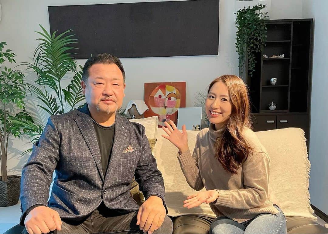 守永真彩のインスタグラム：「. . 昨日は東京大賞典&KEIRINグランプリのYouTube番組‼️ 楽天競馬×楽天Kドリームスのコラボ企画特別編の収録でした😆❤️  お馴染み 古谷剛彦さんと津田麻莉奈さんと私の楽天競馬チームと❤️  ゲストに 後閑信一さん、北原里英さんに来ていただきました☺️✨  今日はJRAの締めくくり 「ホープフルステークス」ですが  明日は「東京大賞典」❗️ 明後日は「KEIRINグランプリ」❗️ とクライマックスが続きます👍✨  年末、最後の最後まで遊び尽くしましょう❤️ . . . 収録後に後閑さんに教えていただきながら、防府の車券を買って、私も競輪デビューしました🚲✨ ゴール前の攻防めちゃくちゃ熱かった🔥 奥深くてまだまだ予想は難しいけど 競輪ハマってしまいそうです...！！  そしてなんといっても 後閑さん　( @shinichi_gokan )が本当に優しくて。 お人柄に感動しました。 またお仕事ご一緒できますように🥺💓  北原里英さん　(@rie_kitahara_3 ) は次のお仕事があったのでお写真撮れませんでしたが💦 同い年だったので、お話出来て嬉しかったです♪  #東京大賞典 #KEIRINグランプリ #競馬　#競輪 #楽天　#楽天競馬　#楽天kドリームス」