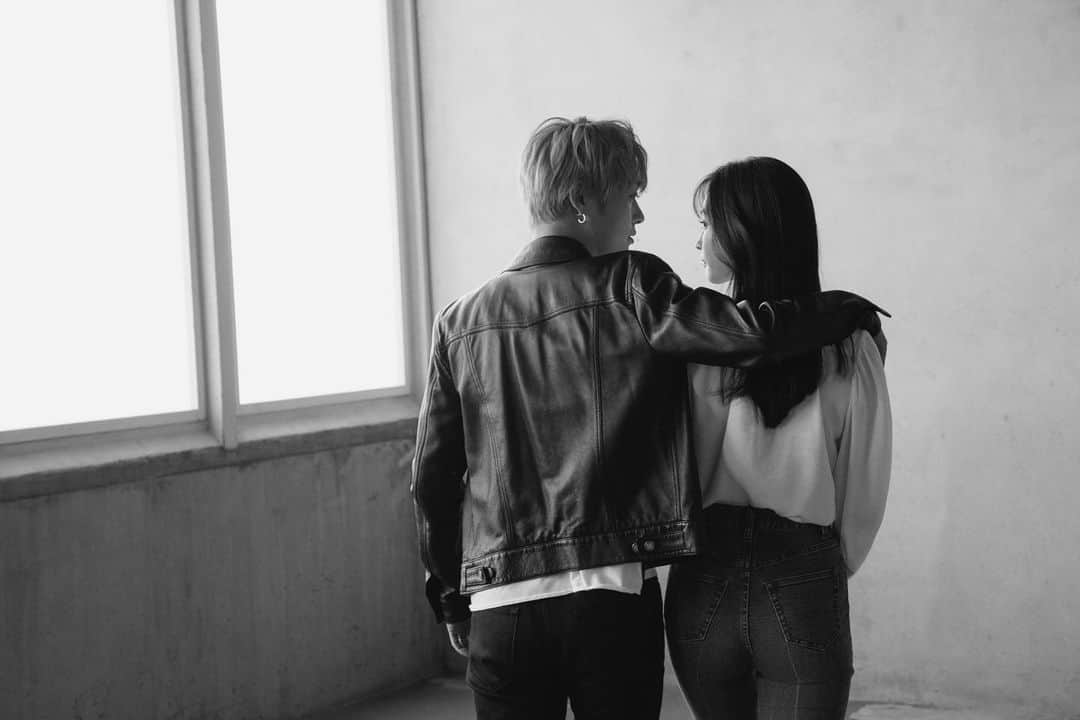大政絢のインスタグラム：「ご報告です。  いつも応援して下さっているファンの皆様  私事ではございますが、この度、 ONE OK ROCKのToruさんと結婚致しましたことを ご報告させていただきます。  14歳からこのお仕事を始め、上京し、 これまでお仕事を中心に過ごしてきました。 これから先、常に大きな心で寄り添ってくれる彼がいることを心強く思い、そして穏やかな気持ちでいられる気がします。  これから、より一層皆さんの期待に応えられるよう、お仕事にまっすぐ向き合い、感謝を忘れず、変わらず精進して参ります。  今度とも引き続き、よろしくお願い申し上げます。  そして、皆様にとって2022年が明るい一年になることを 心より願っております。  大政絢」