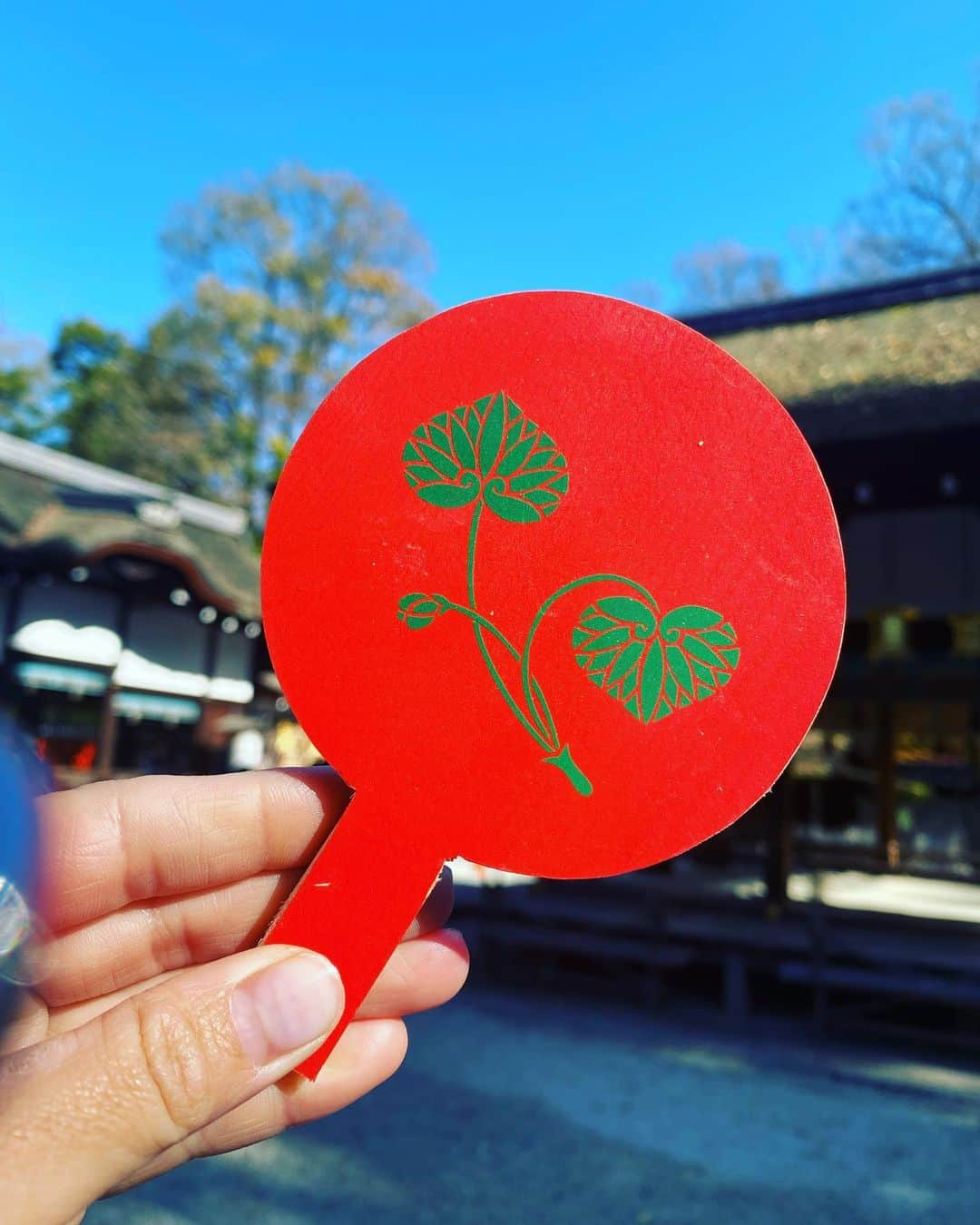 松川浩子さんのインスタグラム写真 - (松川浩子Instagram)「手鏡？ と思いきや 絵馬です  下鴨神社の河合神社では ここに顔を描いて 女性の美しさを願います。  2022年1月1日 朝6:30〜8:30 「2022MBSアナウンサー初詣SP 〜関西2府4県福巡り〜」  ほぼ同い年3人アナウンサーで 美しい女性になれるよう 願ってきました。  是非ご覧くださいませ！  #mbsアナウンサー #下鴨神社 #河合神社で美人祈願 #河合神社⛩️ #パワースポット #西村麻子#上田悦子#松川浩子」12月28日 12時14分 - hiroko_matsukawambs