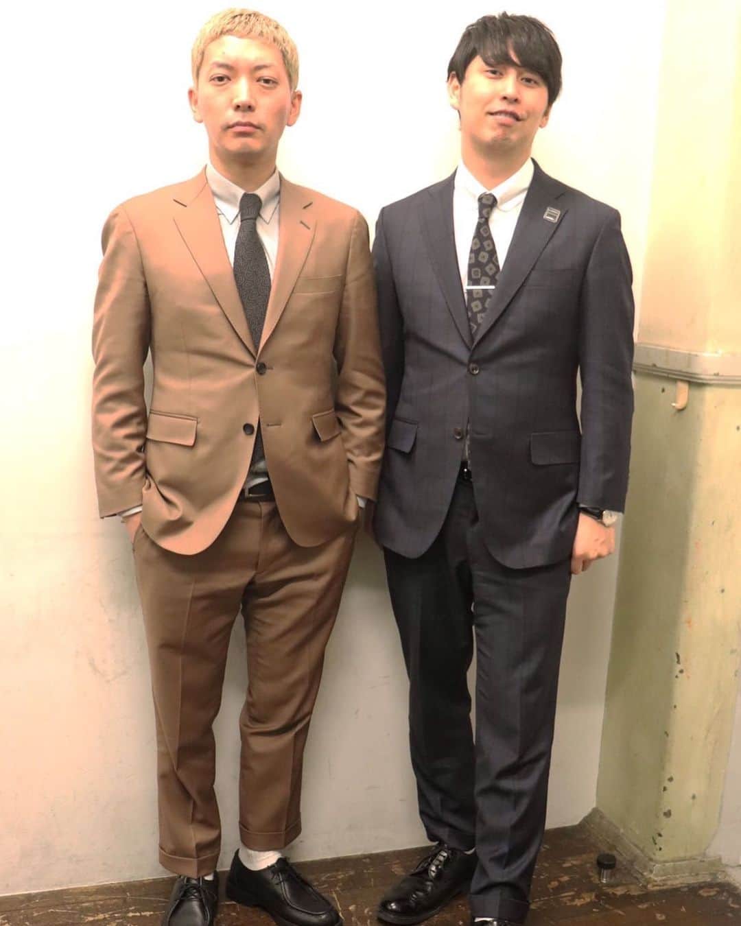 屋敷裕政のインスタグラム：「スタイリストさんのお知り合いの方にスーツ作ってもらいました！  最高です！  #azabutailor   https://www.azabutailor.com」