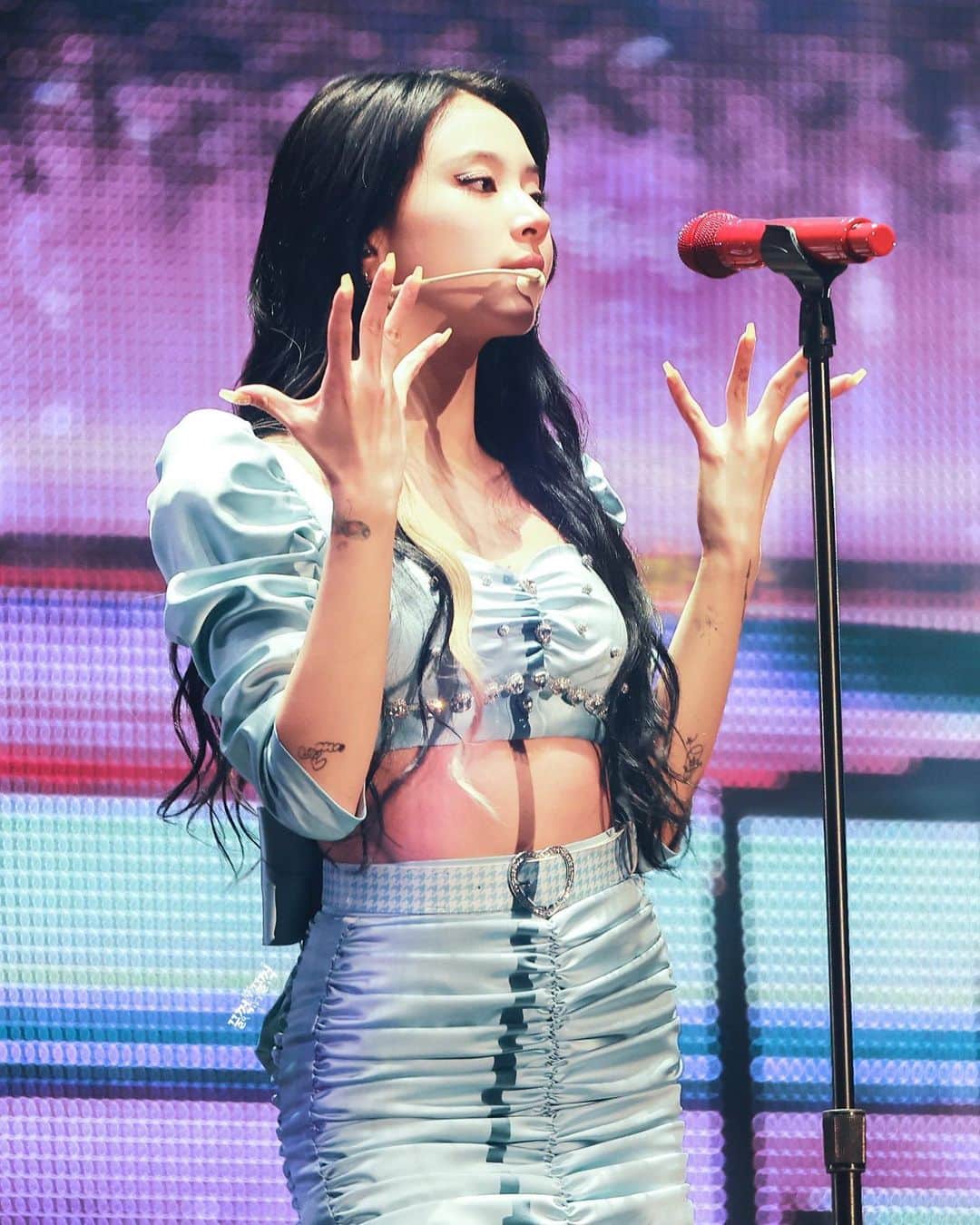 チェヨンのインスタグラム：「211225 TWICE 4TH WORLD TOUR Ⅲ in SEOUL #chaeyoung #채영 #twice #트와이스 #prettyrapstarchaeyoung #concert #tour#worldtour #twice4thworldtour cr. gukalgukal0423」