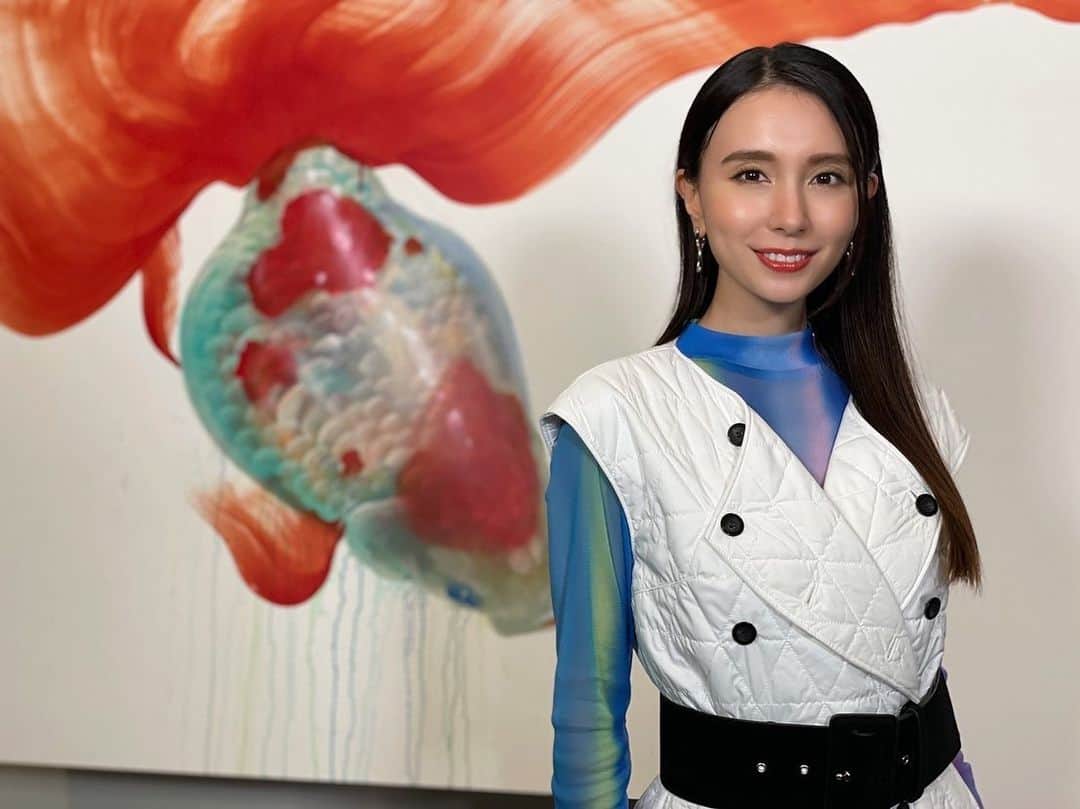 May J.のインスタグラム：「𝓜𝔂 𝓦𝓪𝓻𝓭𝓻𝓸𝓫𝓮 𝓯𝓸𝓻 𝓣𝓥 𝓪𝓹𝓹𝓮𝓪𝓻𝓪𝓷𝓬𝓮𝓼  衣装についてのメッセージをたくさん頂いていたので、最近出演した番組で着用したものを紹介するね💋  1st Picture 「プレミアの巣窟」  One-piece :  @middla_official  Shoes : @charleskeith_jp  Earrings : @joueteofficial  Ring : @joueteofficial   2nd Picture  「っぽい歌」  One-piece : @diploa_official Earrings : @matildarose_official Ring : @__ripsalis__   3rd Picture 「オオカミ少年」 Dress : @tarajarmon_jp   #MyWardrobe #TV着用衣装」