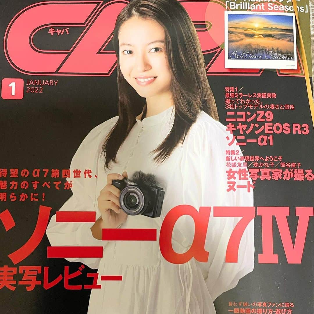 七菜乃のインスタグラム：「20日(月)発売の2022年CAPA1月号のNUDE特殊の女性写真家が撮るハダカのポートレート  珠さん @tamamakanana  のモデルで掲載されてます😊  珠さんの文章に きゅんした💖  また撮ってもらいたい🥰  #珠かな子 #CAPA #カメラ雑誌  #肌に降る七星  #写真集 #写真展 #nude #portraitphotography  #portrait」