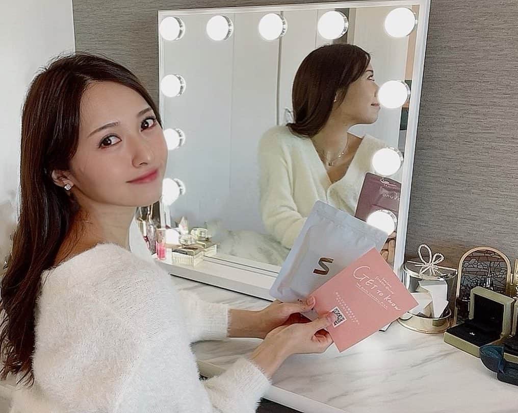 黒澤ゆりかのインスタグラム：「一気に寒くなって体調により気をつけたい今日のこの頃です。  実は昔からPMSが重かったのですが、30代になってから特に大変に😭  ホルモンバランスが一気に崩れてしまって最近肌荒れにも悩んでいたので@smaluna_jp さんに色々相談してみたよ☺️  ビデオチャットでお医者さんの診察を受ける事もできて、病院に通院する必要がないので忙しくてなかなか行けない時などとっても助かりました❣️  受付で診察を長い時間待つこともなく郵送で届くのもとっても便利✨  今やスマホでピルを処方してもらう時代へ💊  働く女性が当たり前の時代に、 @smaluna_jp で男性にもどんどん理解が進んでもらえたら嬉しいです🤗  #スマルナ #smaluna  #低用量ピル #PMS  #sponsored」