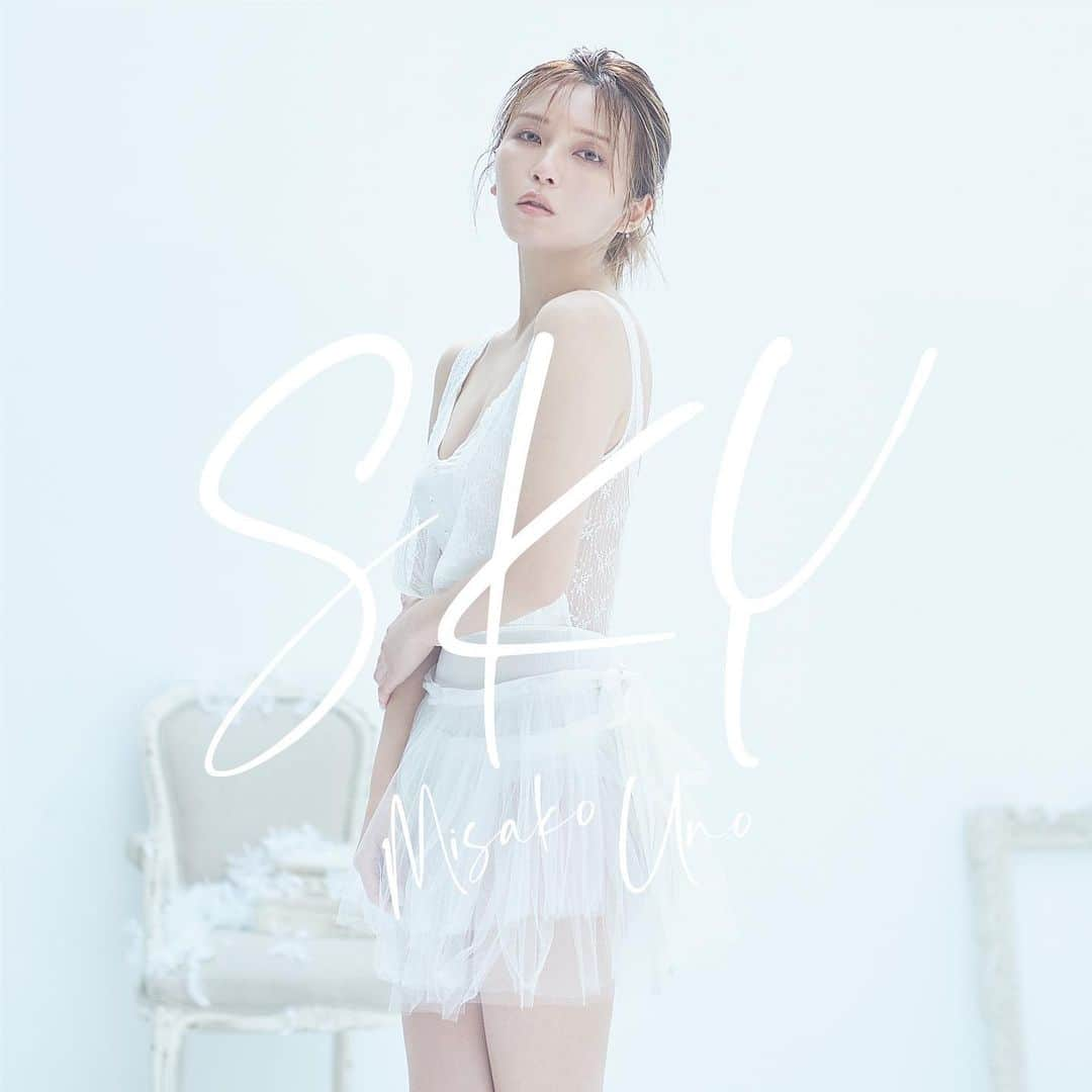 宇野実彩子さんのインスタグラム写真 - (宇野実彩子Instagram)「. 来年、2022/1/5 に新曲「SKY」を配信しますっ🎧💙 MVもお楽しみにねっ🪞🤍  そしてなんと、住宅情報館のCMと、 めるるが出演してるカラーマスクのCMにも起用頂いてます❕❕  嬉しいっ🙊💓  明日はSweet Hug Tourのライブパッケージもリリースされるので、年末年始はそれを見ながら新曲も楽しみ待っててくれたら嬉しいな🤗🌈  #SKY #宇野実彩子 #AllAppreciAte」12月28日 18時00分 - misako_uno_aaa