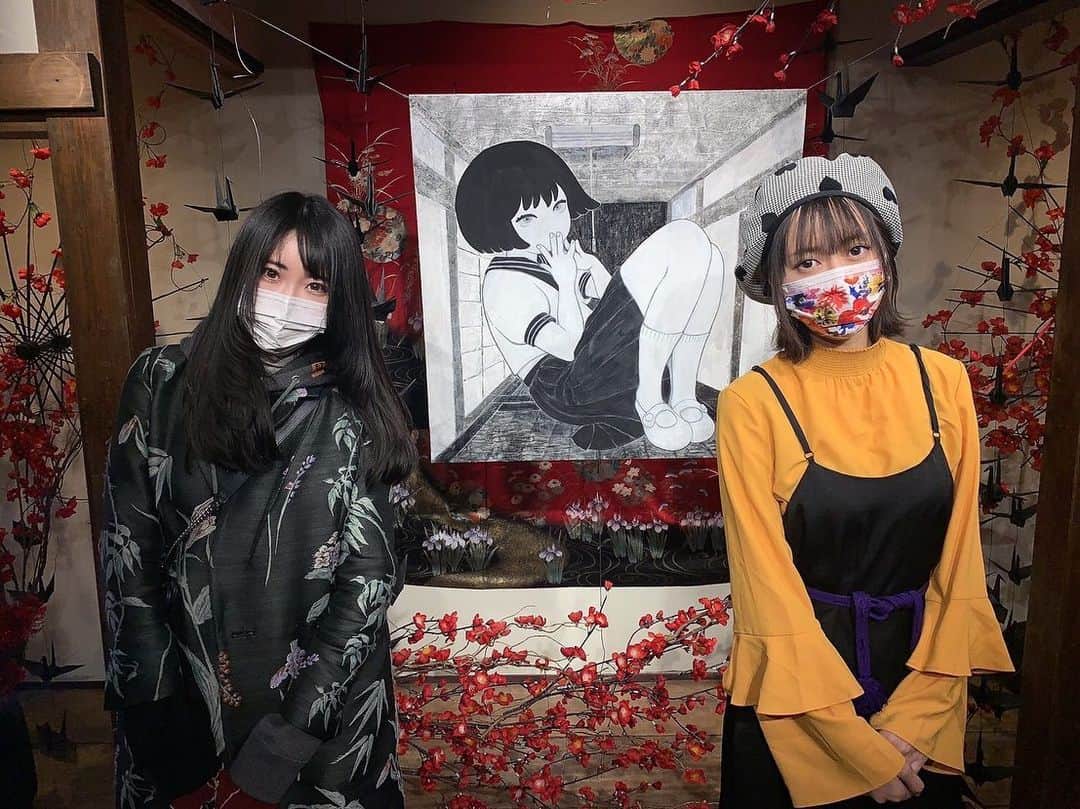 七菜乃のインスタグラム：「みいらみさとちゃん @miiramisato   『Lonely』  行ってきました💕💖  本人にも会えた💕  グッズも可愛くて買っちゃった！  高校生の頃から見てます！ と言ってもらえて嬉しかった😂  来年は何か一緒にしたいな💖💪  #miiramisato #個展情報 #art  #illustration #アンノン原宿」