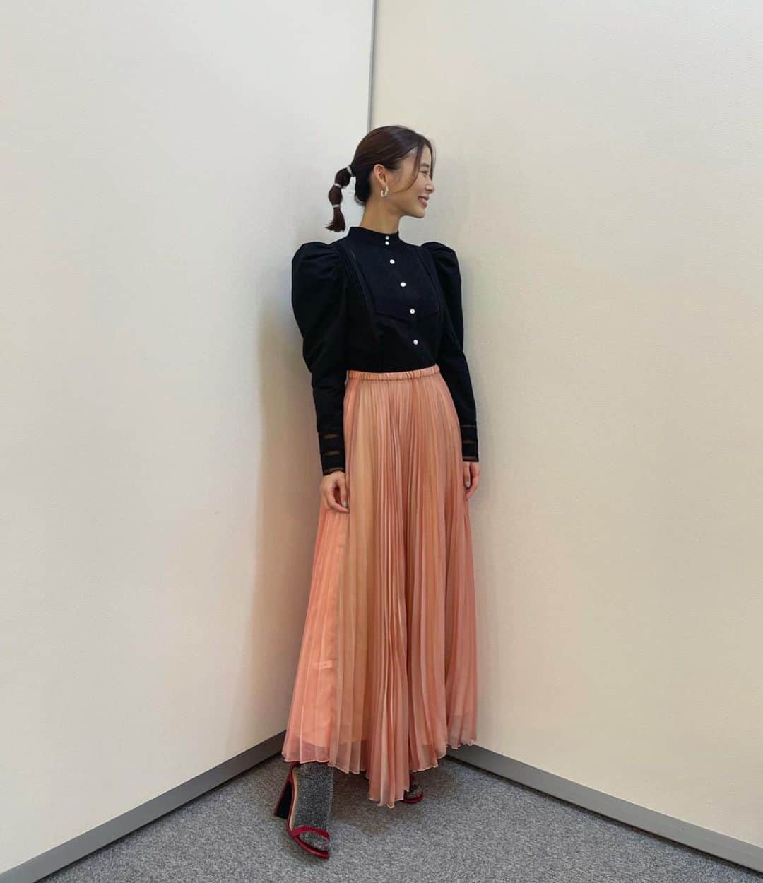 朝日奈央さんのインスタグラム写真 - (朝日奈央Instagram)「最近の　#あさひ衣装　❤︎❤︎ 2021年も沢山かわいい衣装を 着させていただきました🥺♡」12月28日 18時57分 - pop_step_asahi