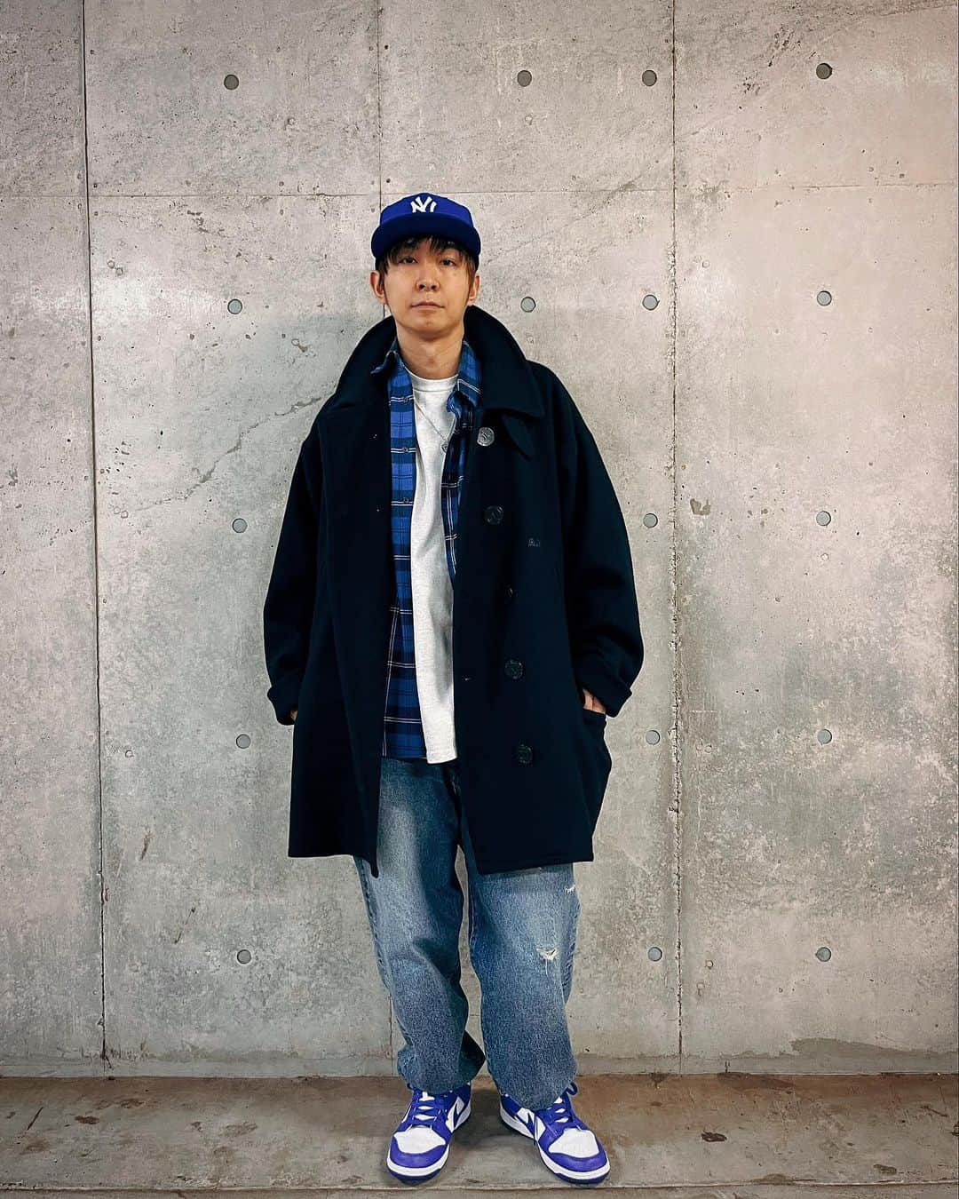 ヤスタケのインスタグラム：「💙💙 青。  キャップ: @neweracap  アウター: @nautica.jp +A.H シャツ: @freaksstore_official  Tシャツ: @nautica.jp  パンツ: @nautica.jp  スニーカー: @nike アクセサリー: @tiffanyandco × @supremenewyork」