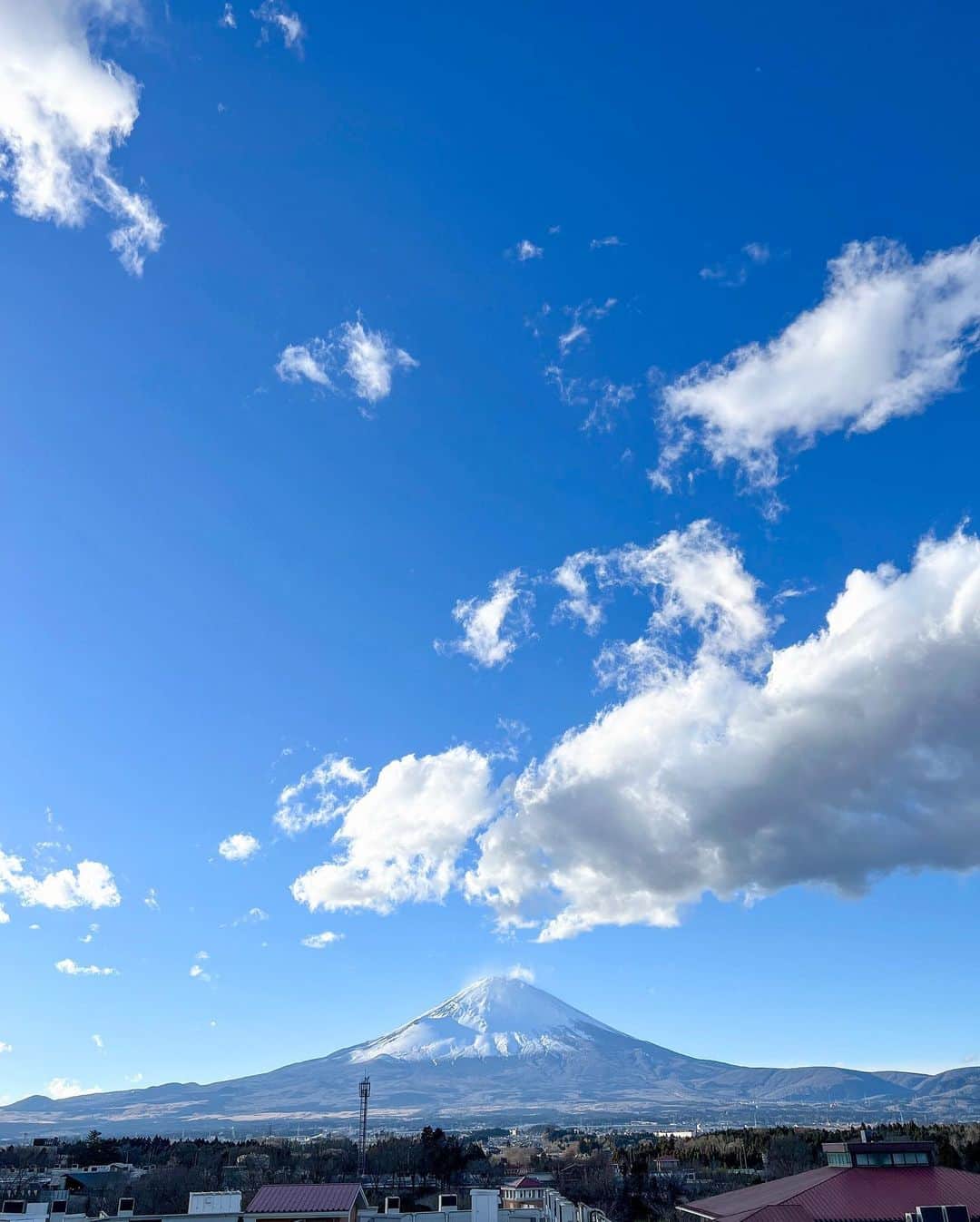 Ayaさんのインスタグラム写真 - (AyaInstagram)「Xmasも終わってもう年末〜✨ 年々1年が早く感じるなぁ🥺 👦🏻プレゼント🎄🎁🎅も 喜んでくれて良かったぁ❤️ 毎年あげる側も楽しみになるね！ 喜んでるお顔が見れるのが嬉しいよ👦🏻💕 #クリスマス #今年もあと少し #2021  #富士山🗻綺麗に見えた」12月28日 20時45分 - aya__fit