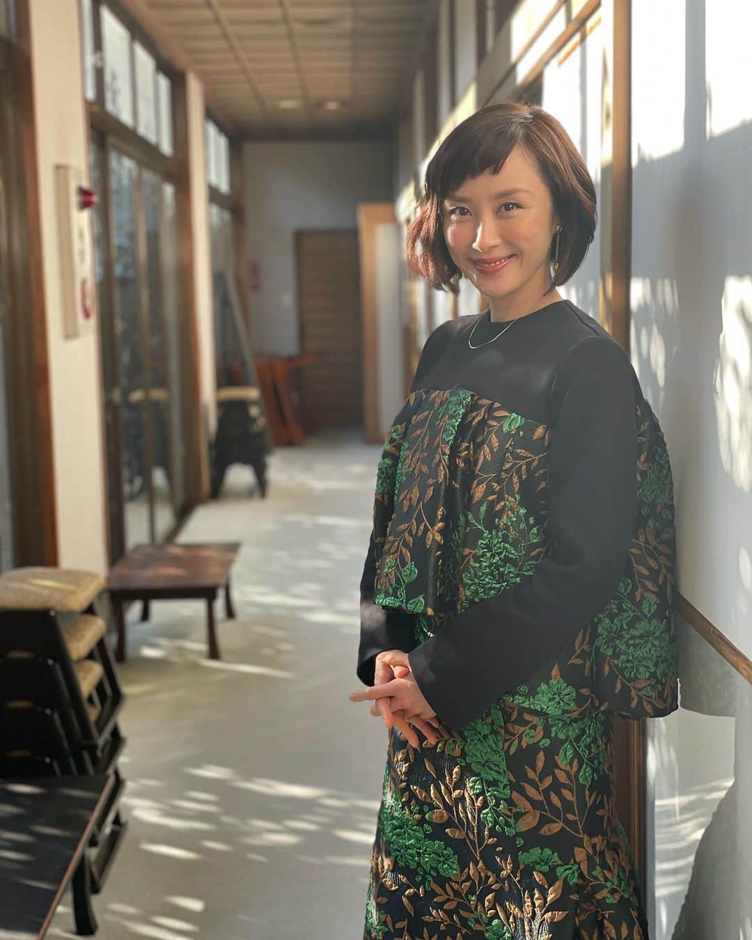 山口もえのインスタグラム：「・  今年も無事に仕事納めを迎えることができました 今年もたくさんの方々に支えられ見守られ 過ごした一年でした 来年も人とのご縁を大切に過ごしてゆきたいです 写真よーく見てね👀✨ カイロ最高🥰笑  今年もインスタ観にきてくれてありがとう！ コメントもありがとうございます 来年もよろしくお願い致します 皆さまよいお年をお迎えくださいませ✨  #仕事納め #今年もありがとう #❤️ #2021#2022 #冬眠に入ります♡」