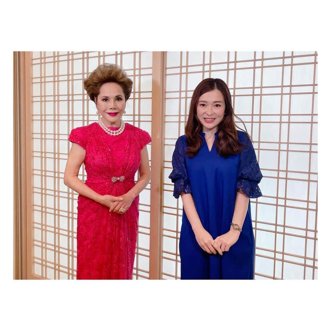 小野口奈々さんのインスタグラム写真 - (小野口奈々Instagram)「・ 先日、デヴィ夫人の講演会、及びトークショーで 司会を務めさせていただきました🎙  とても美しくパワフルで、気さくなお人柄に感激✨ 2021年の締めくくりにふさわしい 有難いお話を沢山聞くことができました！  素敵な機会をいただき、ありがとうございました☺️  #デヴィ夫人 #講演会 #トークショー #講演会司会  #司会 #mc #福岡フリーアナウンサー #小野口奈々」12月28日 21時33分 - nana0no