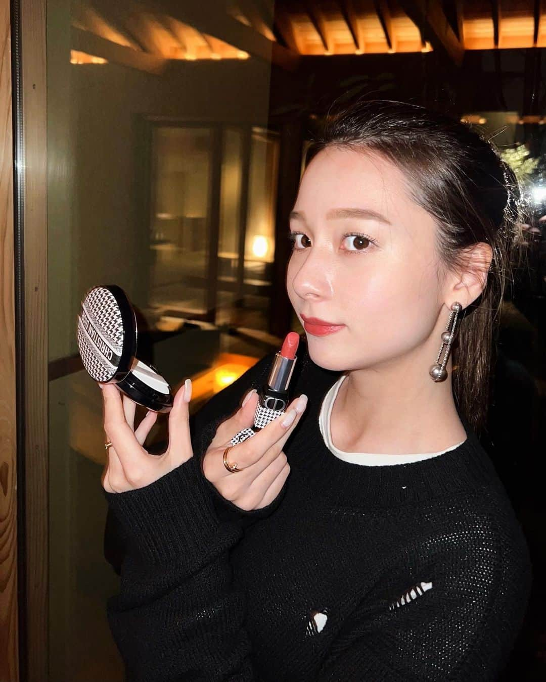 丹羽仁希さんのインスタグラム写真 - (丹羽仁希Instagram)「@diorbeauty ❤️  新しいコスメを使って💄✨  ルージュ ディオールとディオールスキン  フォーエヴァー クッションが数量限定登場っ  パッケージも可愛い🤍」12月28日 22時05分 - __niki22