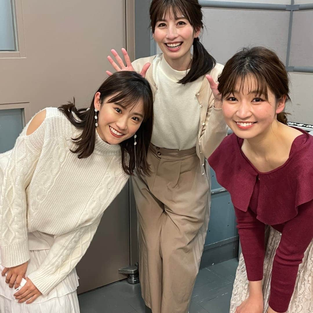 千種ゆり子さんのインスタグラム写真 - (千種ゆり子Instagram)「なかなか揃うことのない、THE　 TIMEのお天気3人組☀ . 二人の若さを、そばで分けてもらっています😊 . #山下香織 #嶺百花  #千種ゆり子  #thetime_tbs」12月29日 8時41分 - chikusa_yuriko