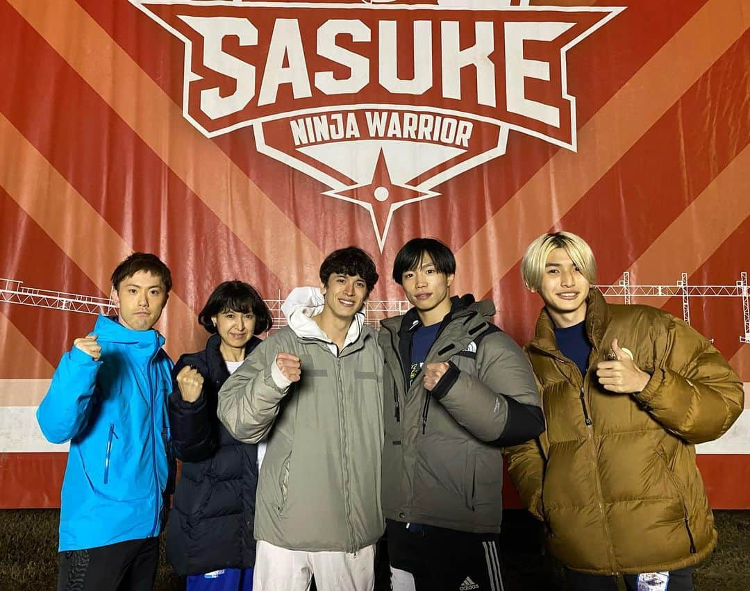 梶原颯さんのインスタグラム写真 - (梶原颯Instagram)「SASUKE2021 応援ありがとうございました！！  去年よりも成長した梶原颯を観せることができました！次は3rdステージクリア！ファイナルそして完全制覇を狙ってトレーニングしていきたいと思います💪  コージ！次こそカジコジ2人揃って3rdいこうぜ💪😆🔥 @kojisaikawa   そして当日のコンディショニングや足首の捻挫の治療を当日ギリギリまで診てくださったTEAMJAPAN 理学療法士を代表して　小峰さん！　ありがとうございました！  #TEAMJAPAN栄養士 #TEAMJAPAN理学療法士 #ALLJAPAN 今後ともよろしくお願いします🔥💪  #SASUKE2021 #腹筋　#モデル　#model #fitness #筋肉　#筋肉男子　#physique  #japan #gymmotivation #筋トレ　#photography #fitnessmotivation」12月29日 0時37分 - hayate_kajihara