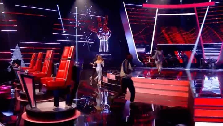 ピクシー・ロットのインスタグラム：「Life made ✨ a zig a zig awhhhh spice girls forever ✌️ @melaniecmusic @dannyjonesofficial @iamwill watch @thevoicekidsuk in half an hour at 7.30PM tonight on @itv 💘」