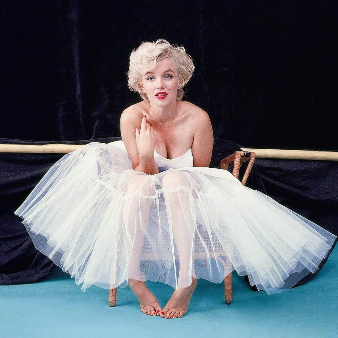 マリリン・モンローのインスタグラム：「One of my favorite Marilyn photoshoots ❤️ Do you agree?」