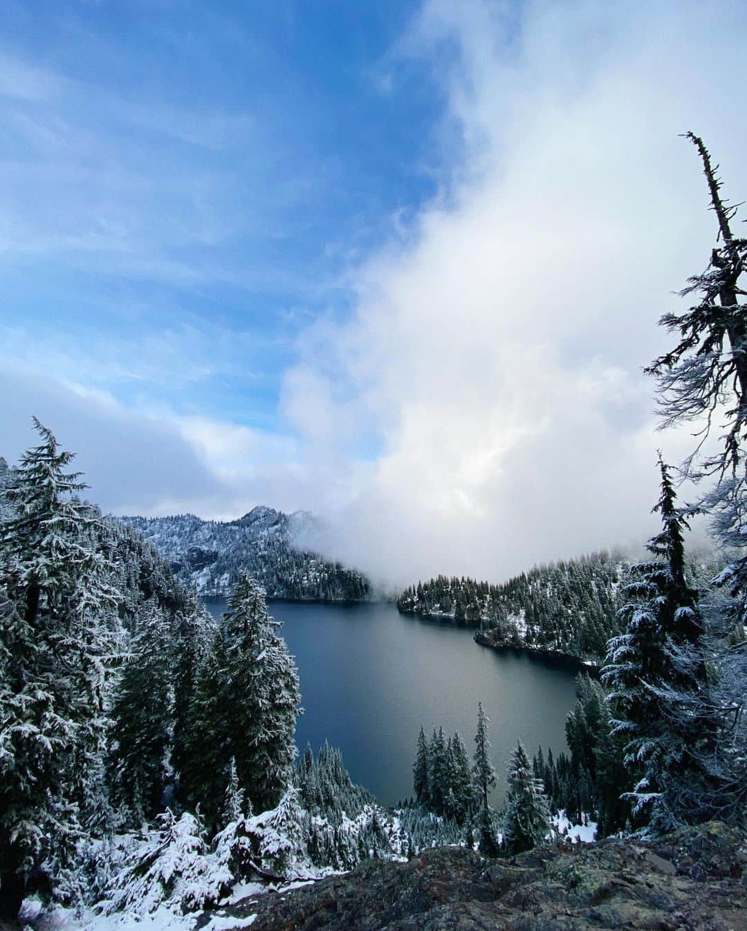 福原かれんさんのインスタグラム写真 - (福原かれんInstagram)「Snow Lake in December  Thank you @keithtio for capturing nature’s beauty - excluding my burrito」12月29日 7時06分 - karenfukuhara