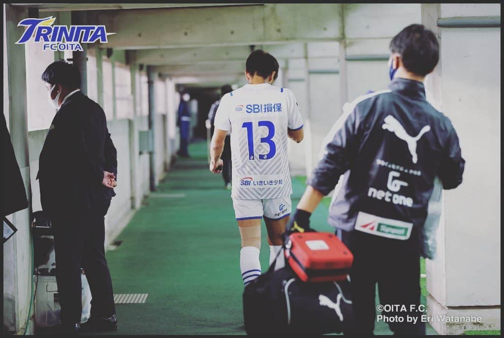 伊佐耕平さんのインスタグラム写真 - (伊佐耕平Instagram)「2021年シーズンも応援ありがとうございました！ 目標を達成することが出来ませんでした。 全て自分の力不足です。 このJ1の舞台に来るまで、ほんまに大変やった。ぎりぎりの所を上がってきた。 そこをもう一度駆け上がる熱量がまだまだあるから、希望を持って、走り続けます。  シーズン最後に見た天皇杯決勝の景色。 最高やった。 絶対もう一回見に行く! ほんで勝つ! 　 最後になりましたが みなさんの応援。 しっかり届いてました! ありがとう！  #人生は常に今から #今日も最高の1日に #感謝」12月29日 7時29分 - isakoooooo