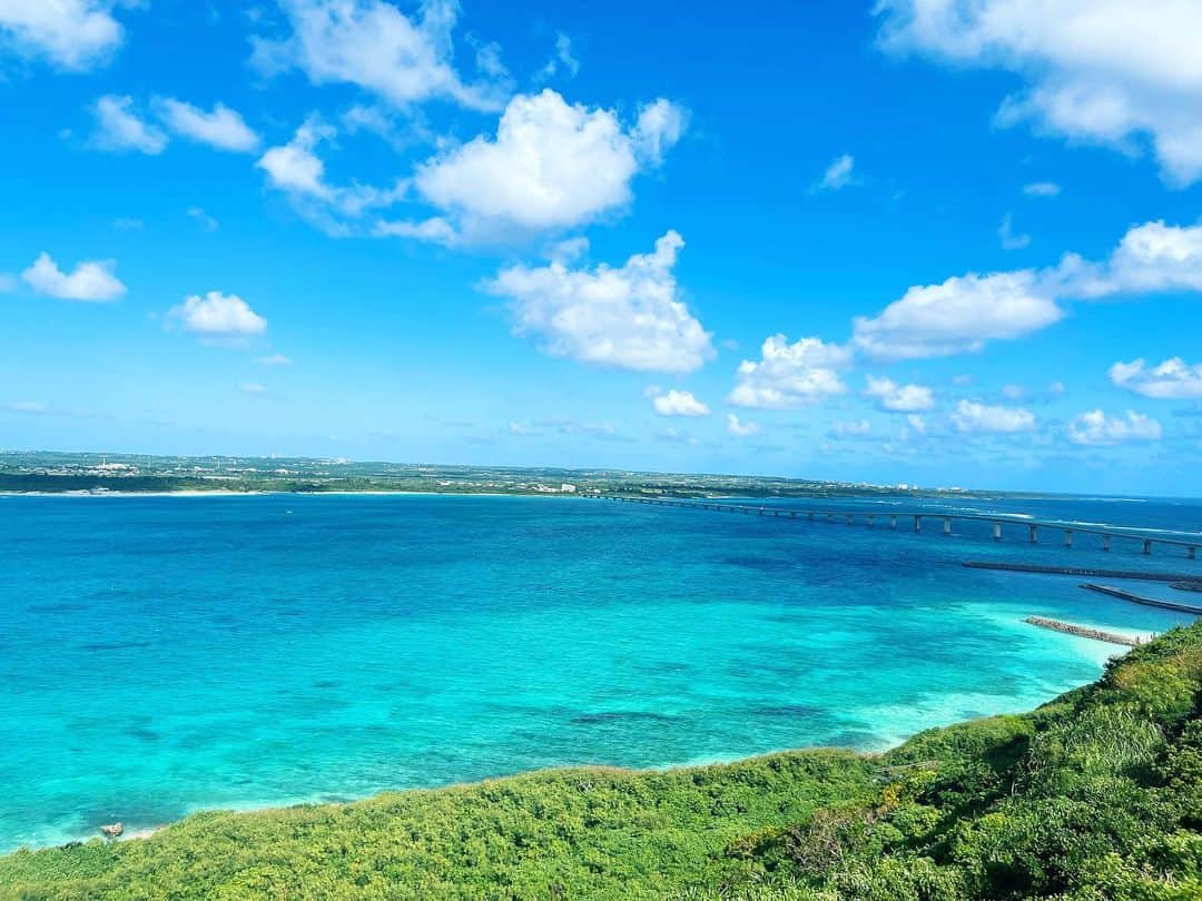 山岡実乃里のインスタグラム：「今更夏の思い出w🏝 って言っても誕生日に行った宮古島です🙋‍♀️🏖  行った時は30℃で夏を感じたけど 帰ってきた瞬間の13℃は寒くてびっくり😂  #宮古島 #宮古島旅行  #誕生日旅行 #miyakojima  #miyakoisland #birthdaytrip」