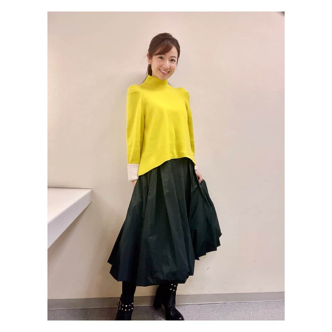 長野美郷さんのインスタグラム写真 - (長野美郷Instagram)「引き続き、 #衣装 載せそびれシリーズ😊  黒の#タイトスカート 率高めです。 一気にカチッとするのでお気に入り✨  2021年、ラスト3日！！！  #プライムニュース #年末　#大掃除 はやっぱりギリギリになる😂」12月29日 17時44分 - misato_nagano_1127