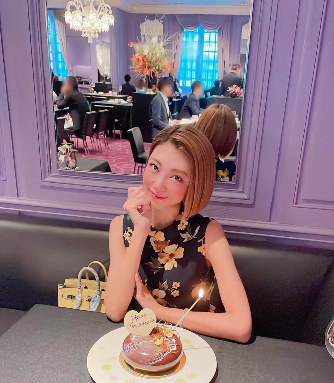 坂井雪乃のインスタグラム：「ロブションでお誕生日のお祝いを🎅🎄💝✨✨ 歳の締めくくりも最高♡ 新しい歳の始まりも最高です🥳💗  #ロブション #ジョエルロブション #joelrobuchon  #robuchon #フレンチ #クリスマス #お誕生日 #美脚製造トレーナー #美脚トレーナー」