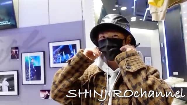 與真司郎のインスタグラム：「OPENREC SHINJIRO channel PLUS 〜team  ATAE Promise Hotel〜 更新しました‼️  「SHIBUYA109で開催していたポップアップに遊びに行ってきました！Part2」 (18:30〜公開予定)  ぜひチェックしてください👍  #SHIBUYA109 #446DOUBLEFOURSIX #DOUBLEFOURSIX #SHINJIROATAE #與真司郎 #カトシバメセン #ゲリラ登場 #みなさんありがとうございました」