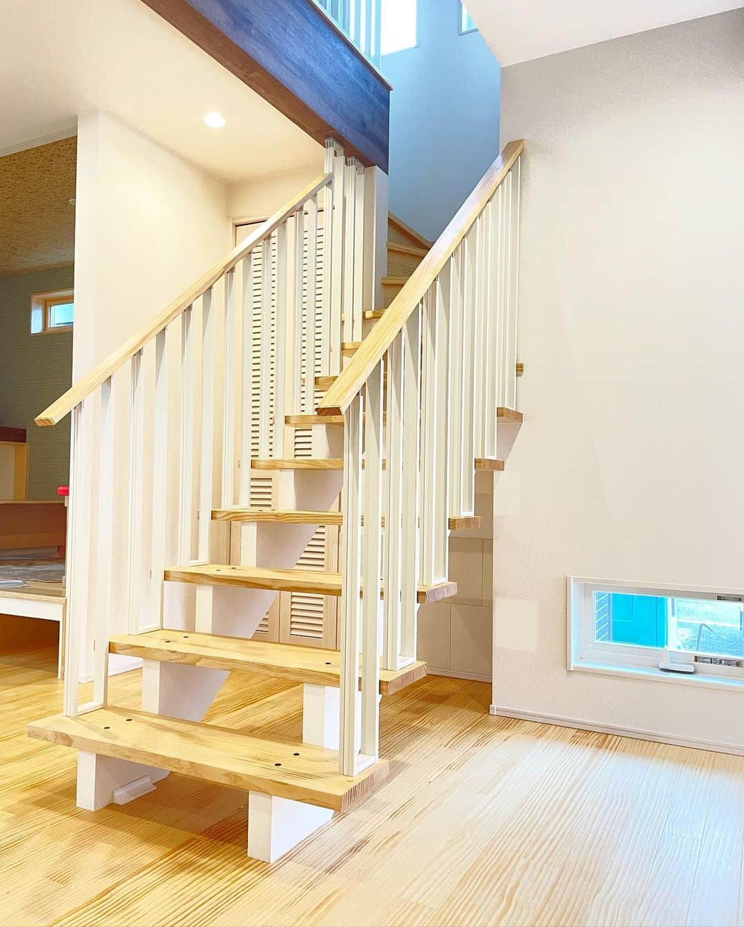 株式会社 元氣建設のインスタグラム：「#マイホーム #一戸建て #インテリア #ダイニング #キッチン #和室#家づくり#モデルハウス #元氣建設 #元気建設 #リフォーム #リノベーション #ショールーム #住宅 #新築 #外観 #注文住宅 #自由設計 #大阪 #木目 #和#カウンターキッチン #myhome #玄関ポーチ#interior #showhome #instahome」