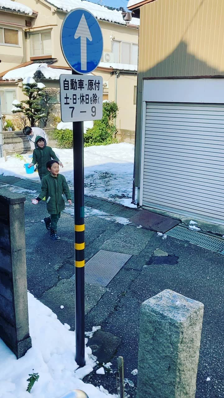 坂口拓のインスタグラム：「甥っ子と雪合戦してみた」