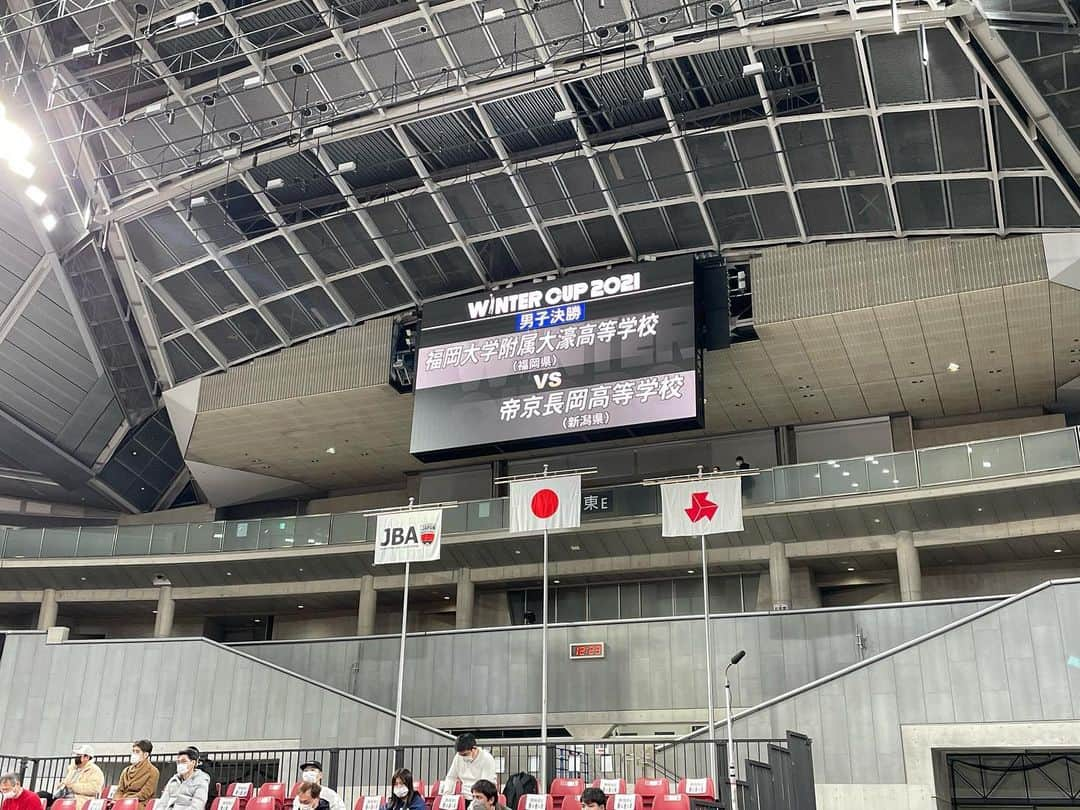 寺川綾さんのインスタグラム写真 - (寺川綾Instagram)「Softbankウインターカップ2021🏀 今日は男子決勝⛹️‍♂️ 福岡大附属大濠vs帝京長岡🔥 福岡大附属大濠が28年ぶり3回目の優勝を勝ち取るか、帝京長岡が初優勝を飾るのか🥇 高校バスケの頂上決戦💡 今日、13時からテレビ朝日で生中継です🙋‍♀️ 是非ご覧ください✨✨ #Softbankウインターカップ2021 #男子決勝 #福大大濠 #帝京長岡 #テレビ朝日 #生中継 #この後13時から」12月29日 12時29分 - terakawaaya_official