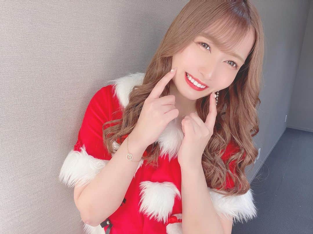 太田里織菜のインスタグラム：「. . クリスマスが終わったらあっという間に年末だぁ〜〜〜 . . 歯医者さんにマウスピース取りに行かなきゃ！！ 年明けたらすぐ行こ🥺 . . #らぶどる #ワイズデンタルキュア #目白歯医者 #東京歯医者」