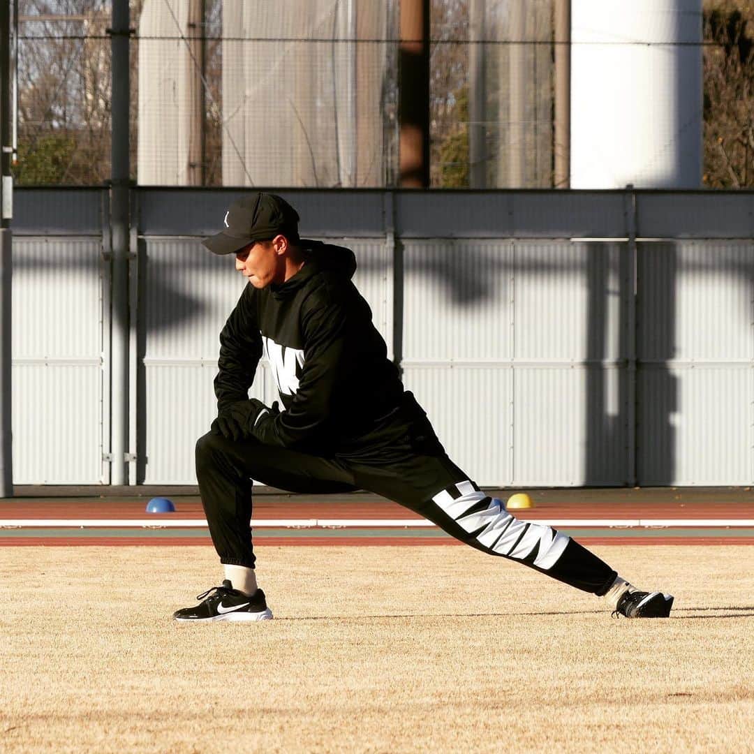 のインスタグラム：「関東来て8年、雪が無くても冬と感じるようになった。  #NIKE #winter  #厚着」