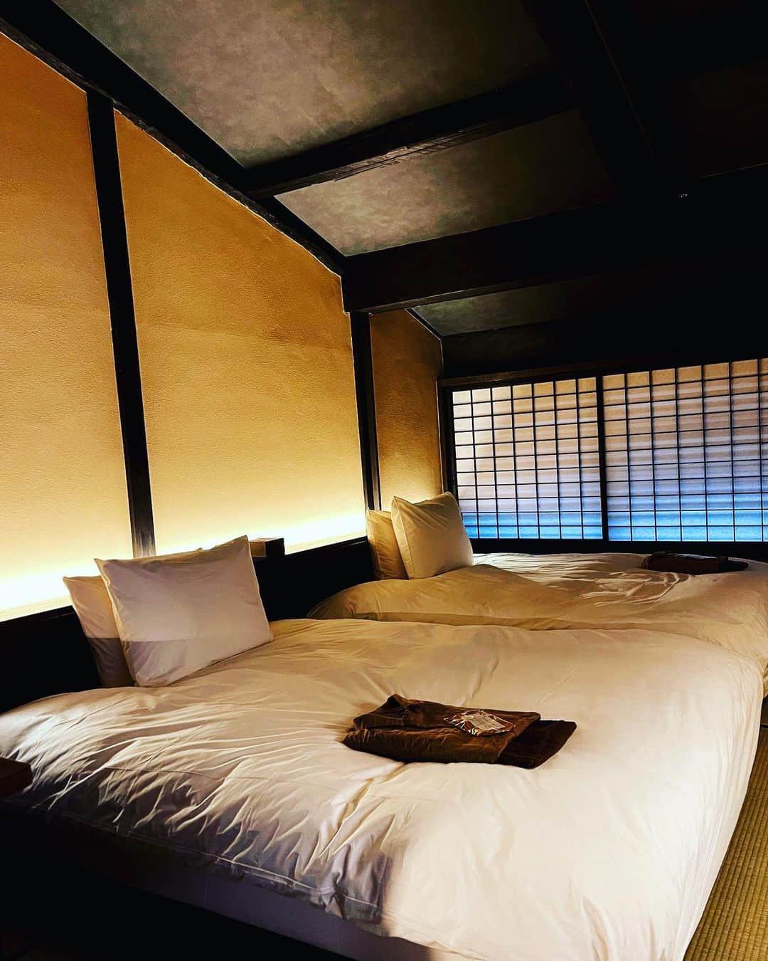 香川沙耶さんのインスタグラム写真 - (香川沙耶Instagram)「「約二百年の建物で、百の物語を味わう。」 山々に囲まれ、肌で感じる奈良井宿の歴史。 非日常の時間が流れる、とっても不思議な時間になったなぁ🏔❄️」12月29日 13時19分 - saya.kagawa