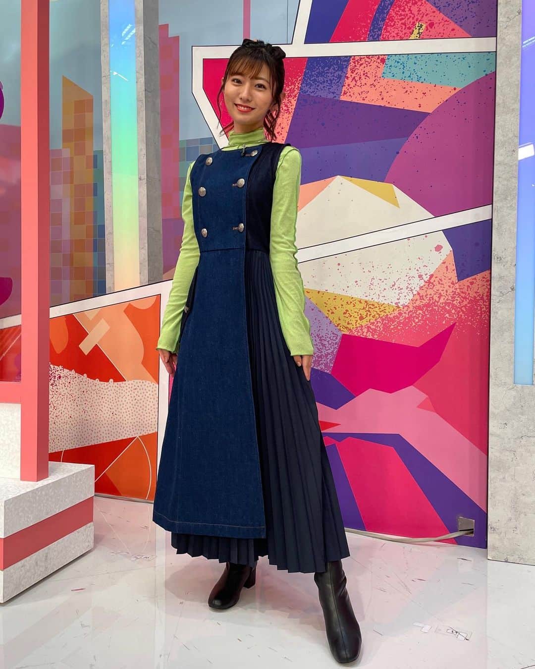 のインスタグラム：「👗 . outfit: @lois_crayon_official  #loiscrayon #デニムワンピ」