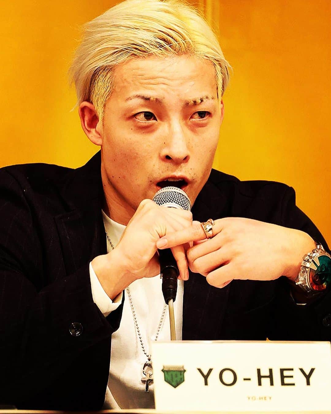 藤田洋平（YO-HEY）のインスタグラム：「デンジャー鳴らせサイレンっぽい感じで会見してみました。　 #韓流ファンに怒られる」