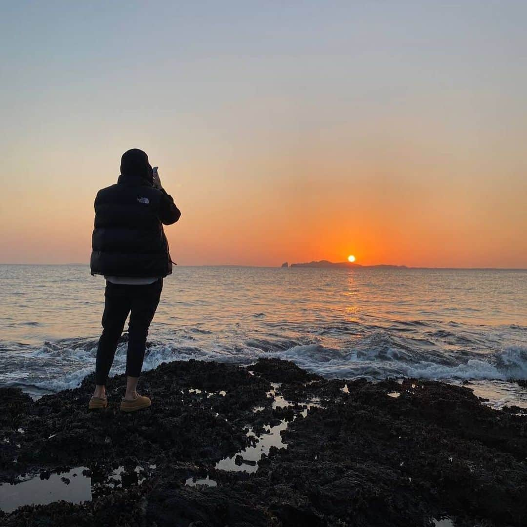 ヨン・ジュンソクさんのインスタグラム写真 - (ヨン・ジュンソクInstagram)「⠀⠀⠀⠀⠀⠀⠀⠀⠀⠀⠀⠀⠀⠀ Jeju, 2021.12」12月29日 13時41分 - lastnameis_noey